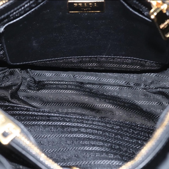 Preloved Prada Gathered Nylon/Leather Tote Bag - Picture 4 of 6